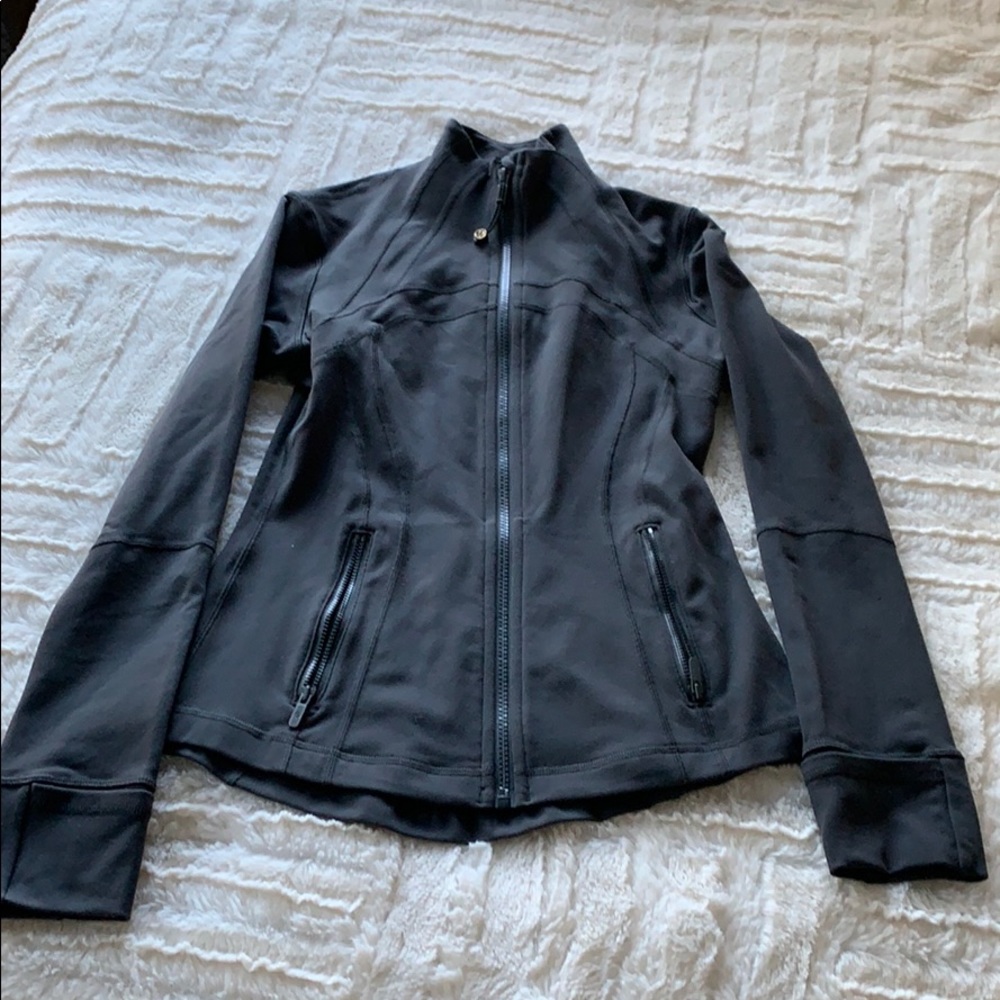 Deep Coal define Lululemon jacket